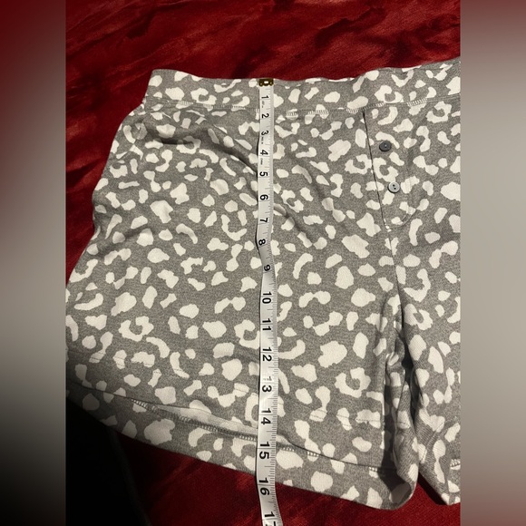 3 piece women’s pajama set. NWOT never worn XL White/gray leopard print - Picture 14 of 16